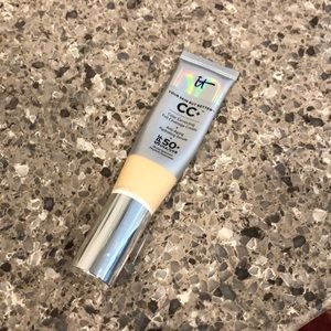 It Cosmetics CC full coverage foundation